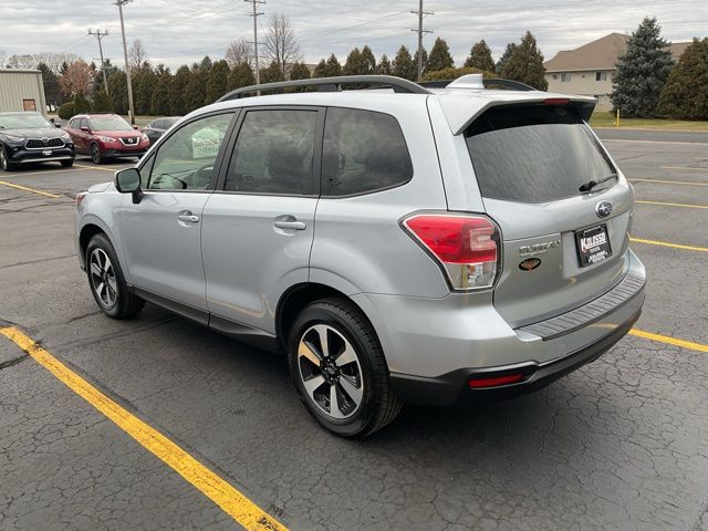 2018 Subaru Forester 2.5i Premium photo 3