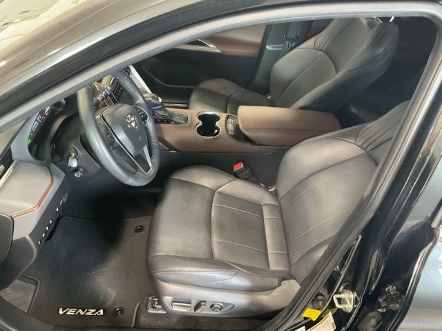 2023 Toyota Venza Limited - Photo 11