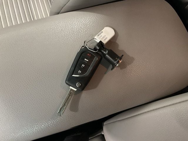 2018 Toyota Camry SE - Photo 21