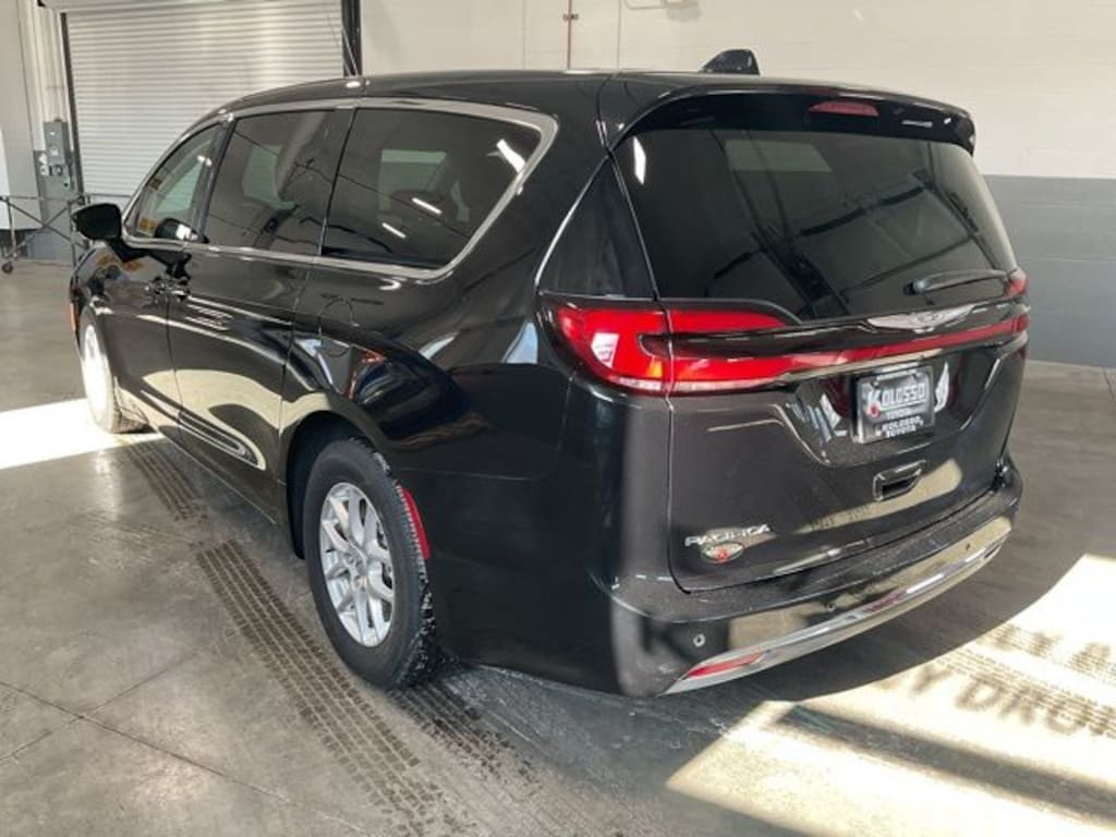Used 2024 Chrysler Pacifica Touring L Van Passenger Van