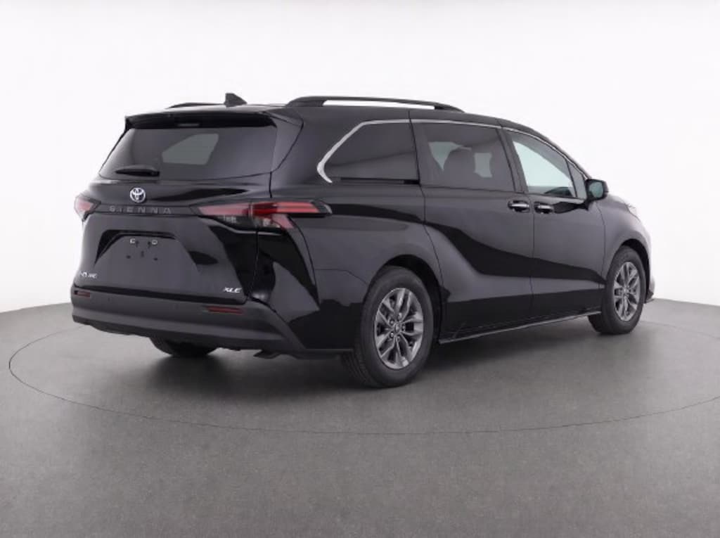 Used 2026 Toyota Sienna XLE 7 Passenger Van Passenger Van