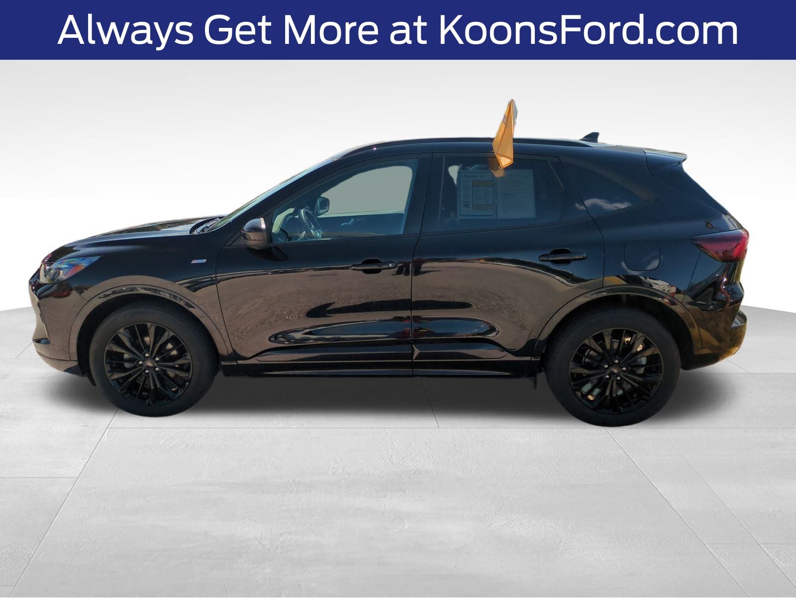 2023 Ford Escape ST-Line Elite photo 2