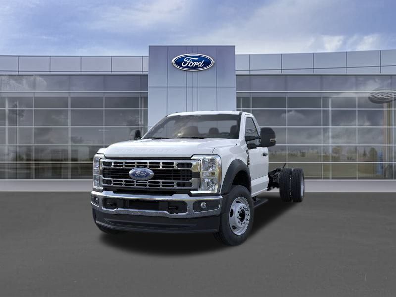 2025 Ford F-600 photo 2