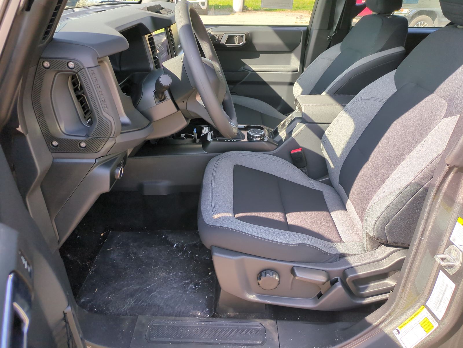 2025 Ford Bronco 4-Door Base - Photo 9