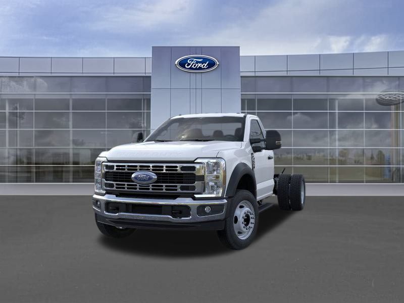 2025 Ford F-550 photo 2
