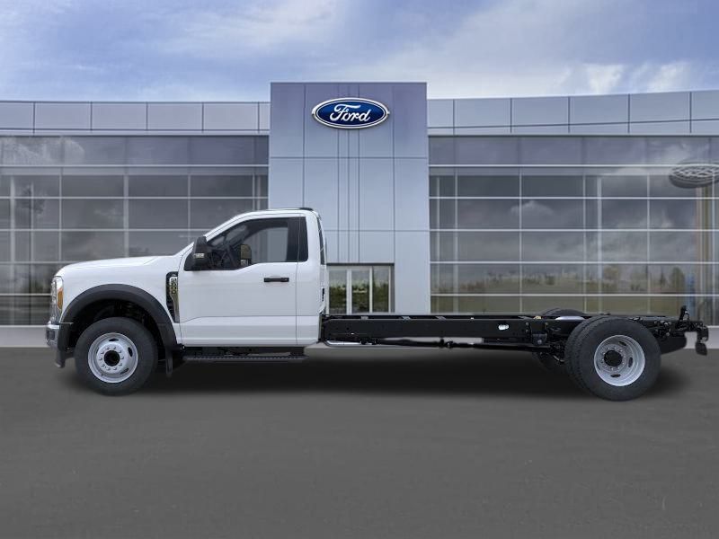 2025 Ford F-600 photo 3