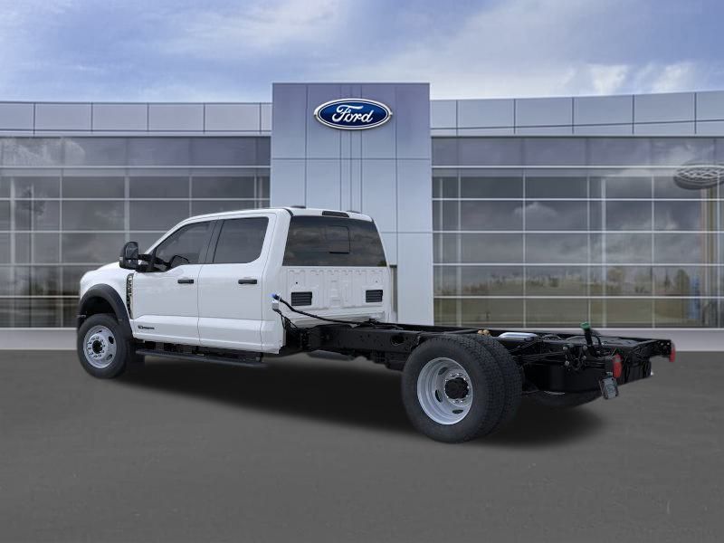 2025 Ford F-550 photo 3