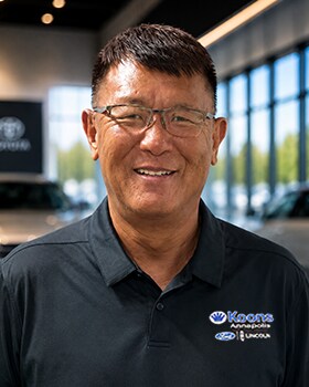 Staff member Scott Cho from f7c91be42cfb