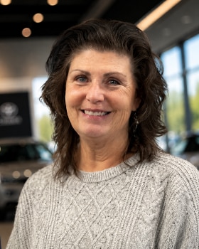 Staff member Leslie Kavanaugh from 0220635a2457