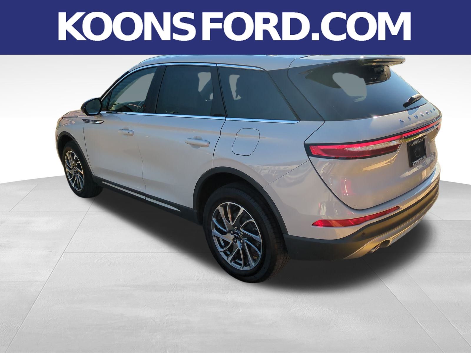 2022 Lincoln Corsair Standard photo 3