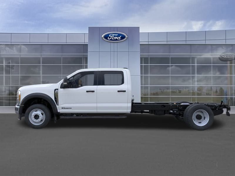 2025 Ford F-550 photo 2