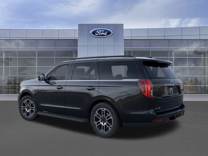 2025 Ford Expedition photo 3
