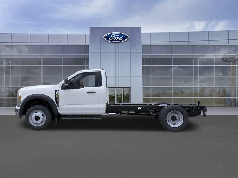 2025 Ford F-550 photo 3
