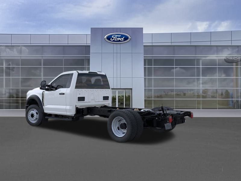 2025 Ford F-550 photo 4