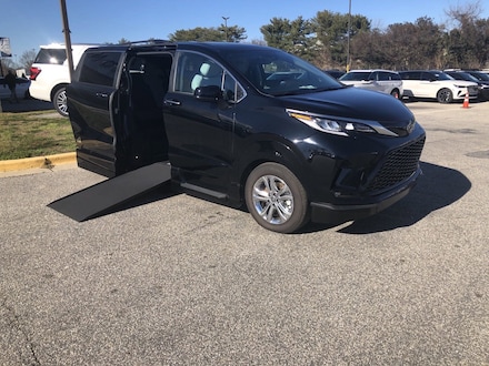 2023 Toyota Sienna XSE Minivan/Van