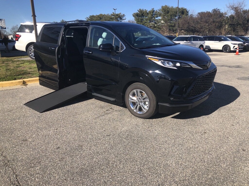 Used 2023 Toyota Sienna XSE Minivan/Van