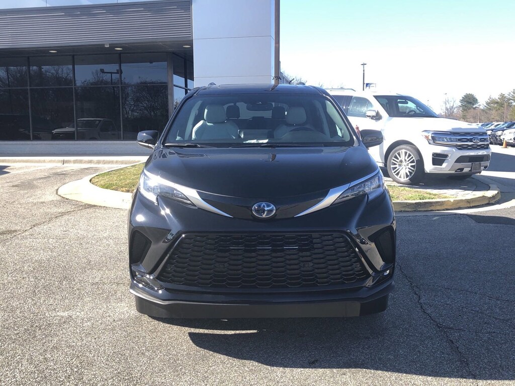 Used 2023 Toyota Sienna XSE Minivan/Van