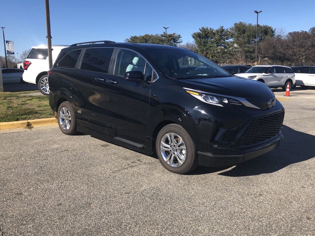 Used 2023 Toyota Sienna XSE Minivan/Van