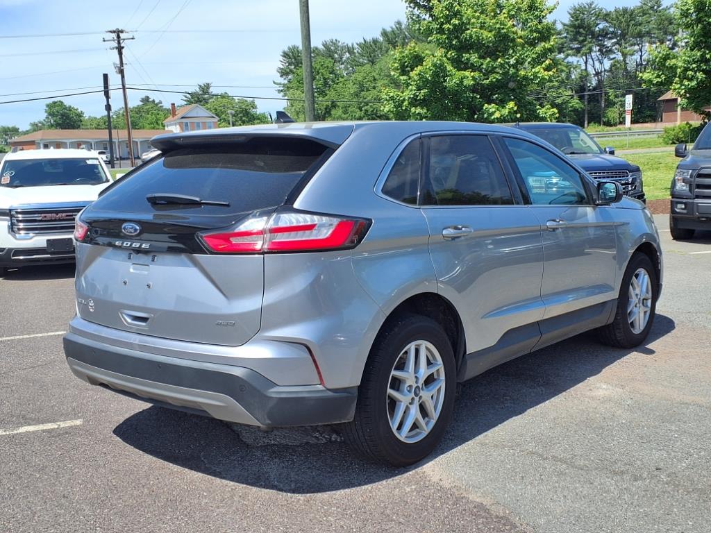 2022 Ford Edge SEL photo 2
