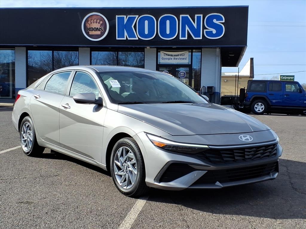 2024 Hyundai Elantra SEL's photo