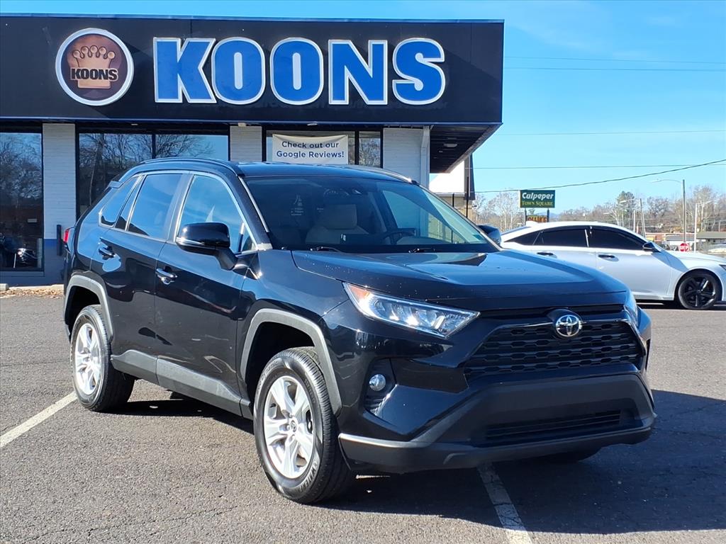 2021 Toyota RAV4 XLE's photo