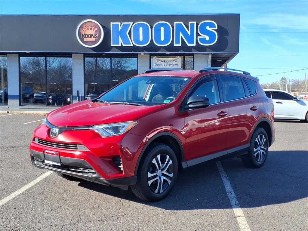 2017 Toyota RAV4 LE's photo