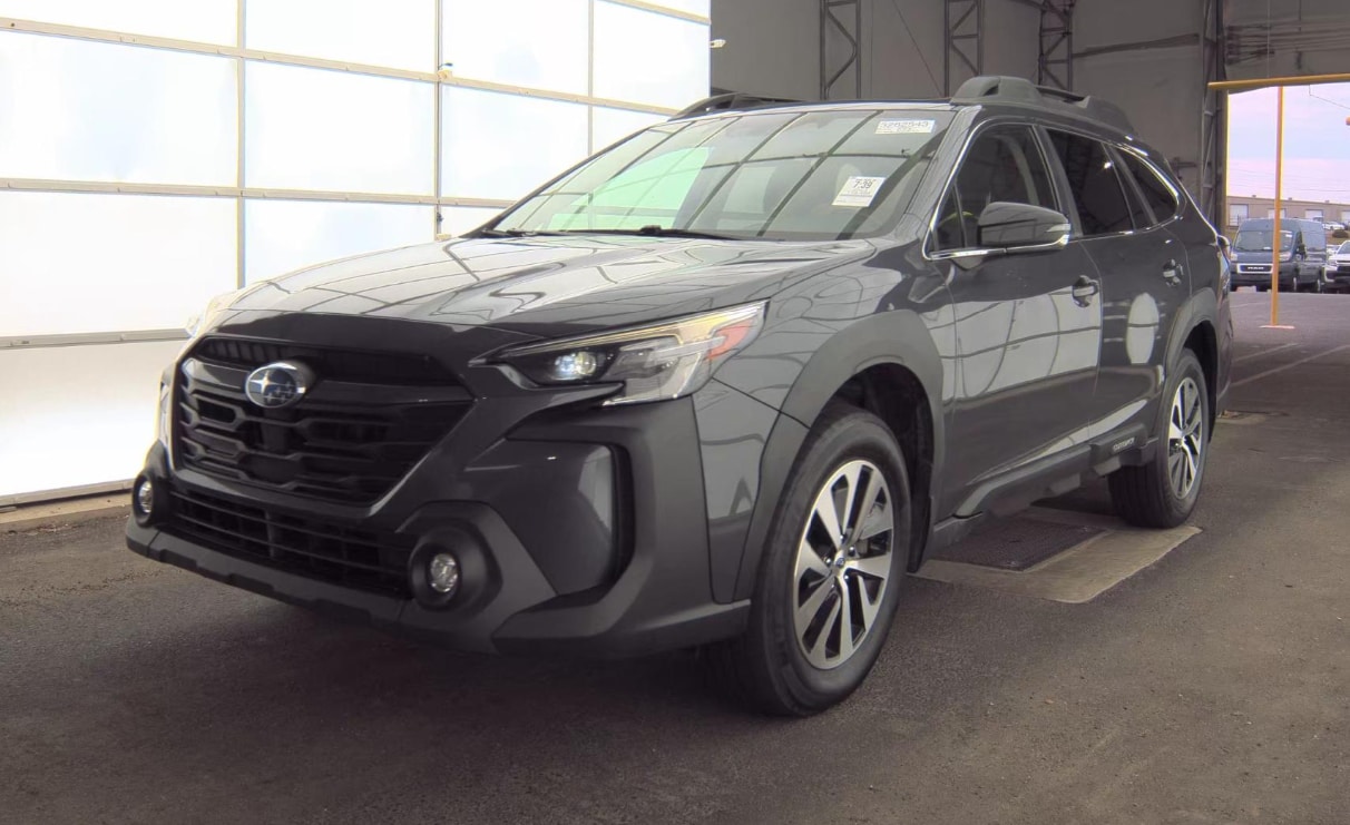 2023 Subaru Outback Premium's photo