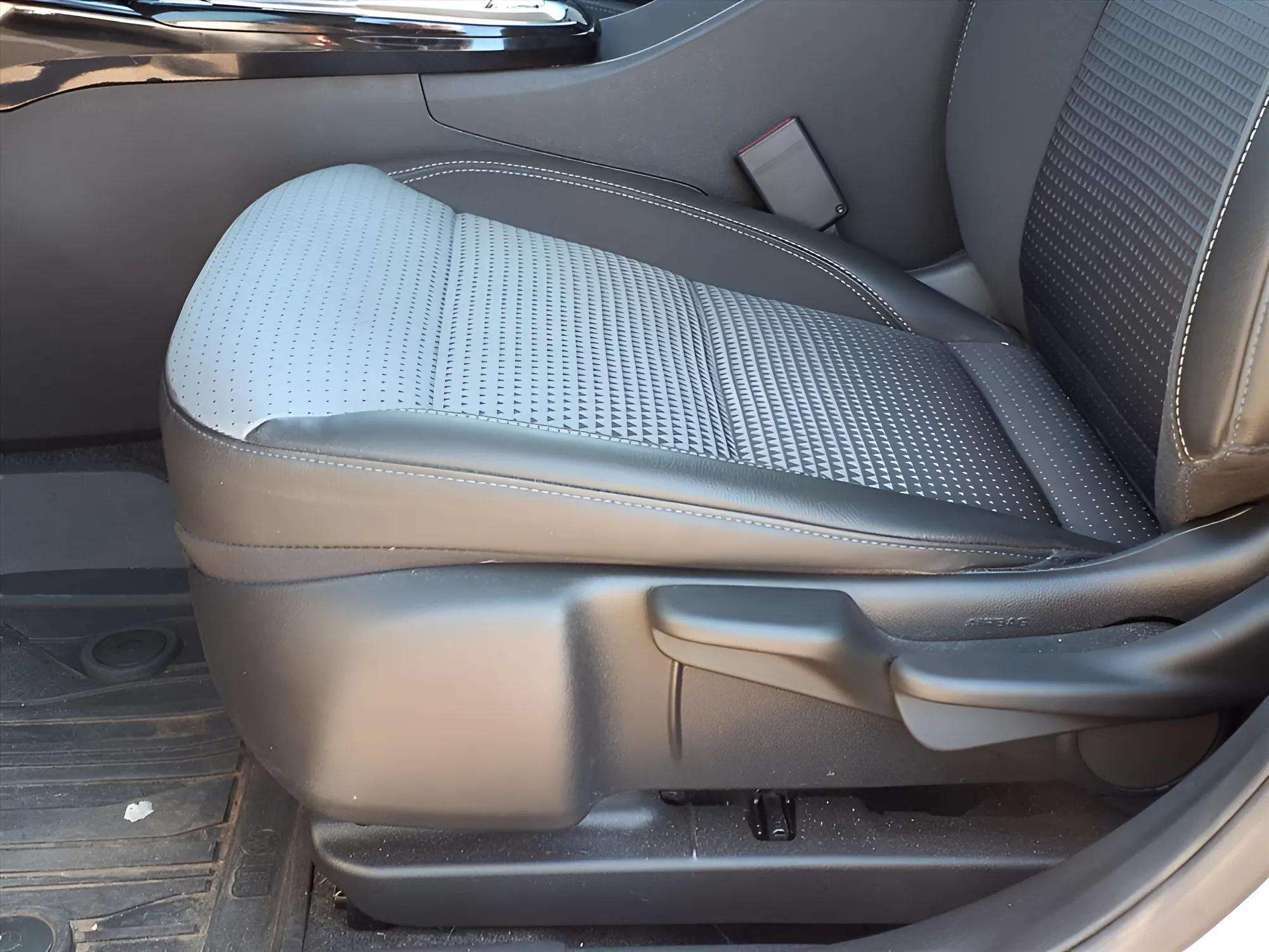 2024 Chevrolet Trax LT - Photo 10