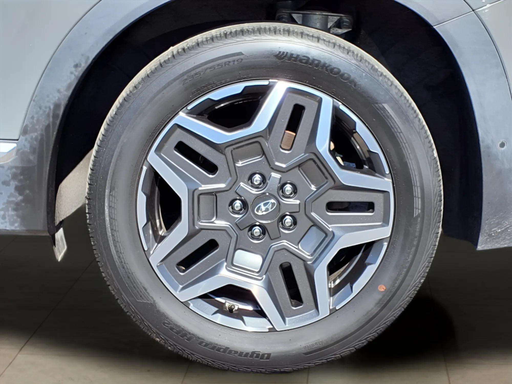 2021 Hyundai Santa Fe Limited - Photo 18