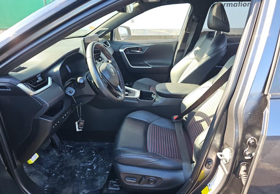 2024 Toyota RAV4 XSE - Photo 6