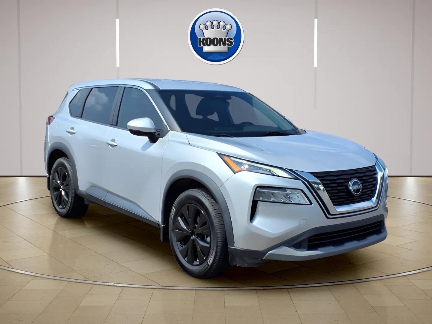 2022 Nissan Rogue SV's photo