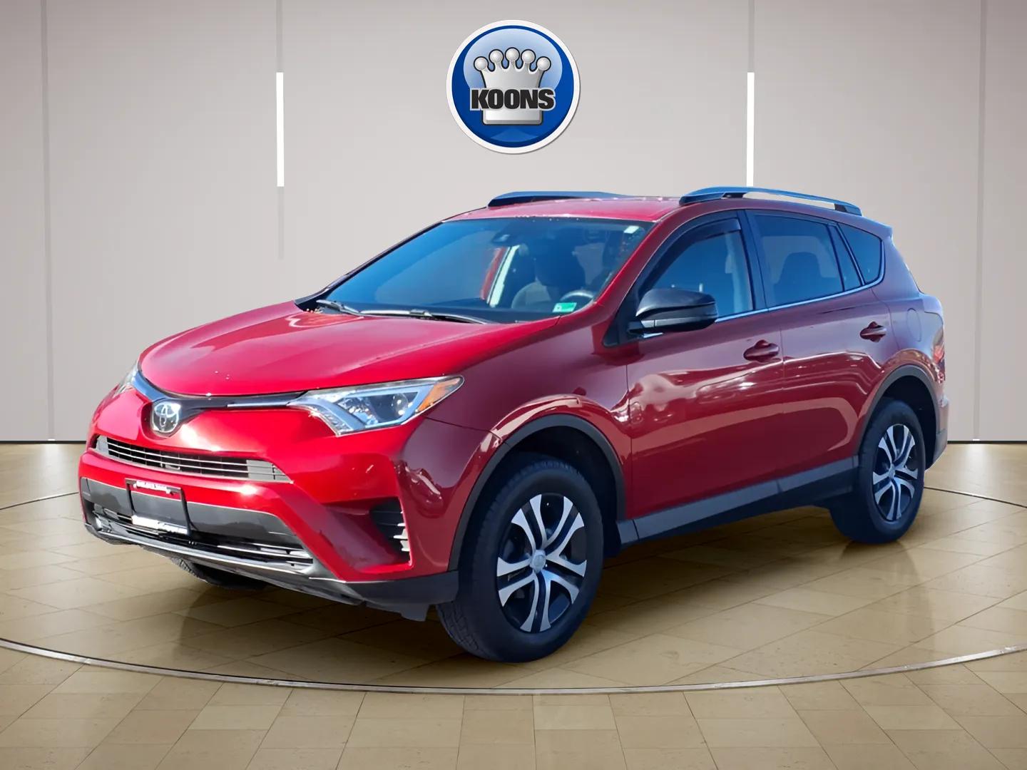 2017 Toyota RAV4 LE's photo
