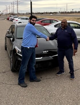 Staff member Monty Williams from ID_f9fc4e798c1a