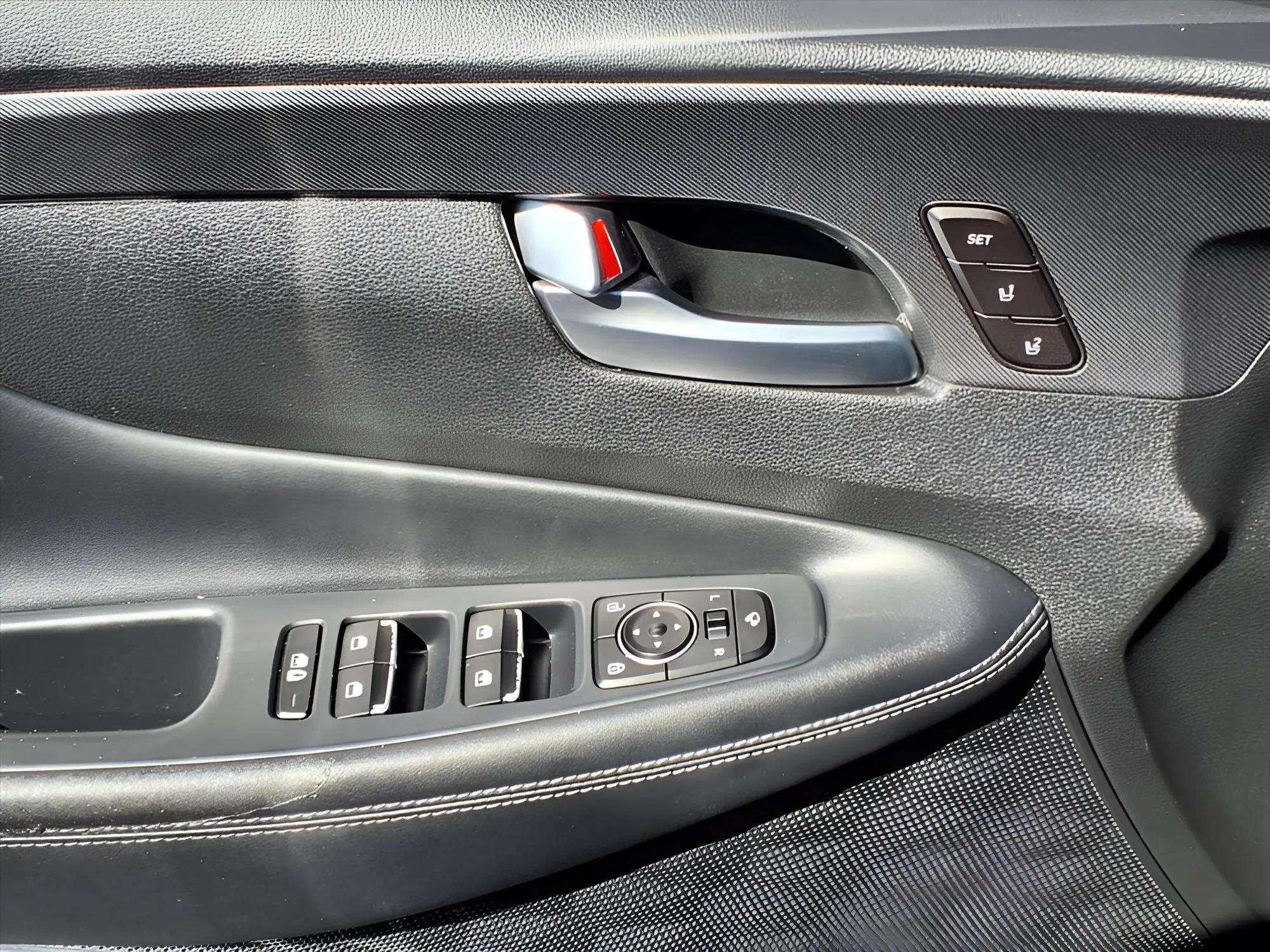 2021 Hyundai Santa Fe Limited - Photo 9