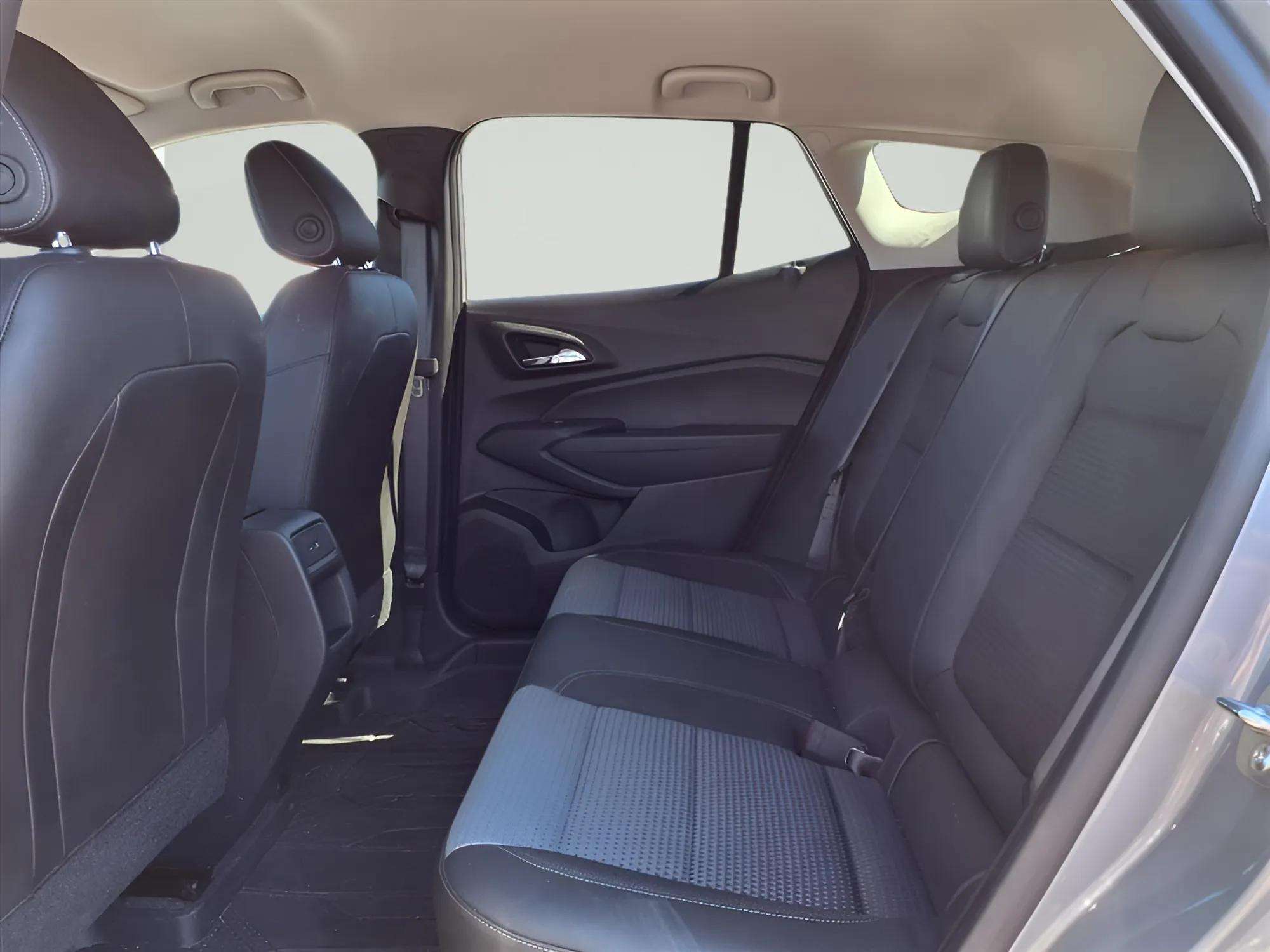 2024 Chevrolet Trax LT - Photo 13