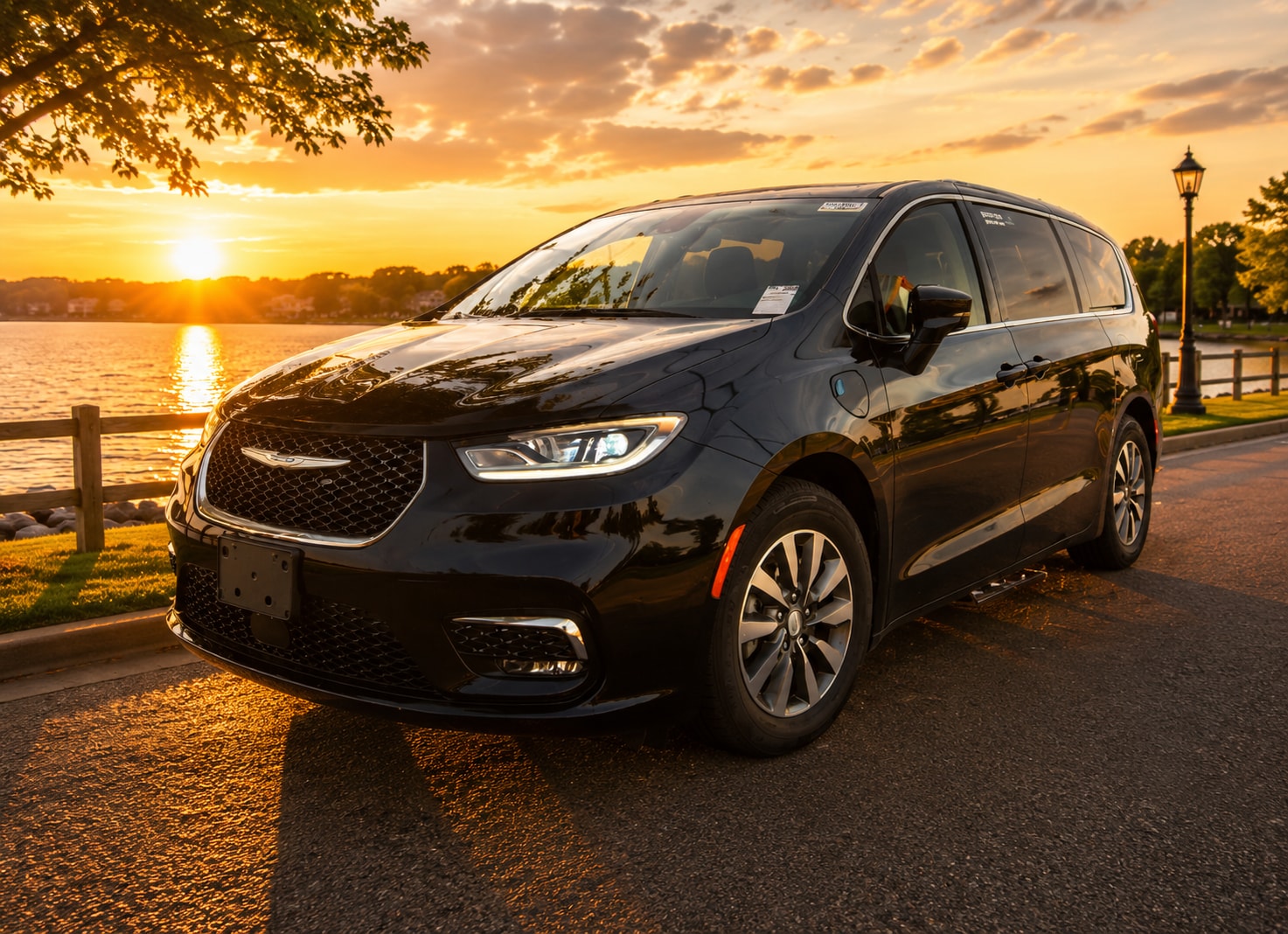 2024 Chrysler Pacifica Hybrid Select PHEV's photo