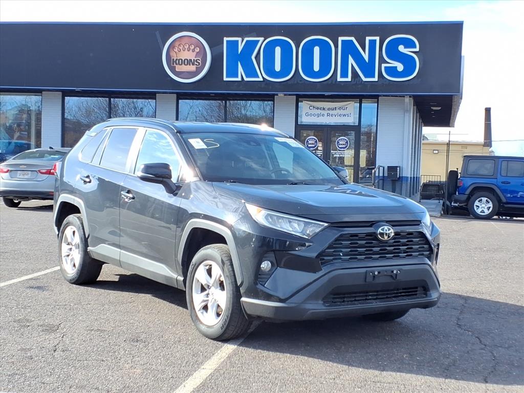 2021 Toyota RAV4 XLE's photo