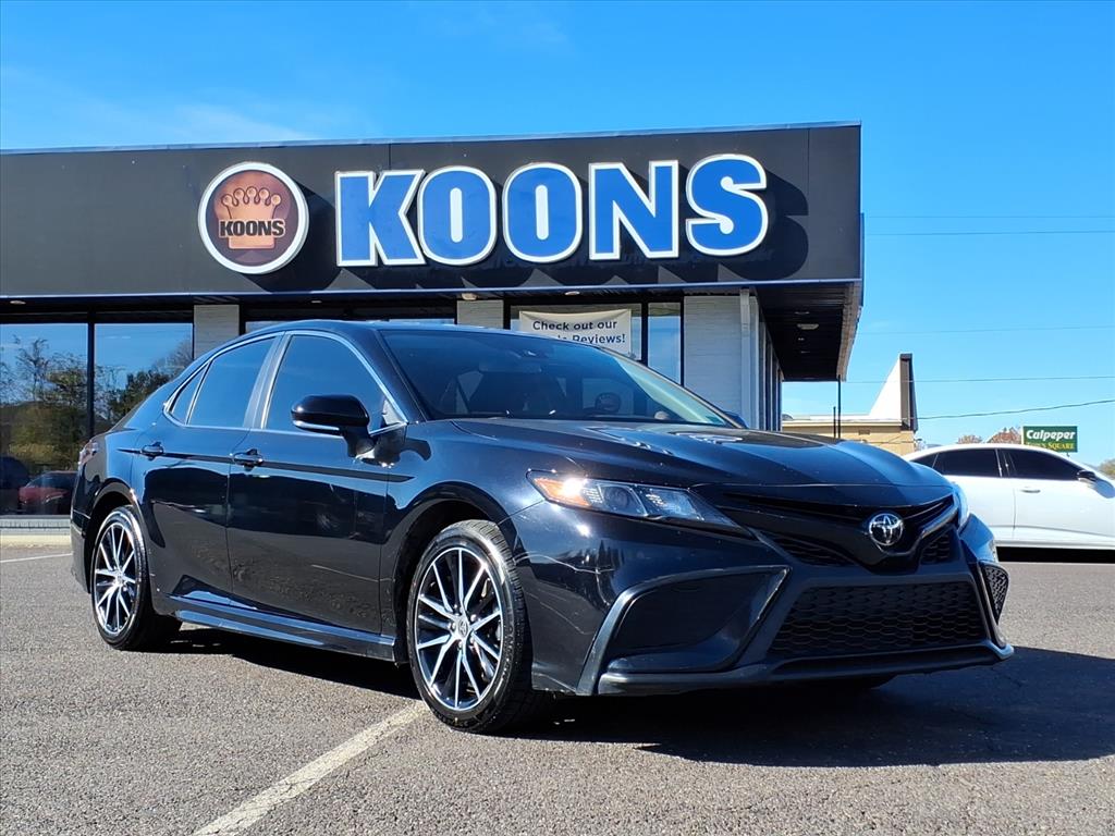 2023 Toyota Camry SE's photo