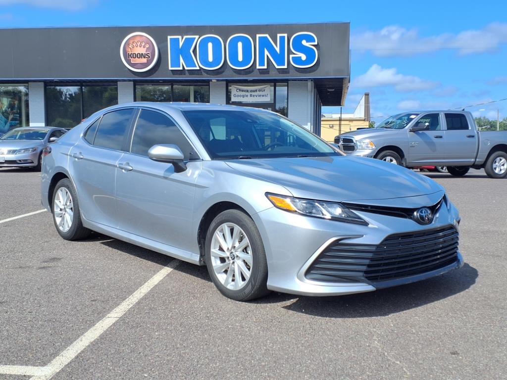 2023 Toyota Camry LE's photo