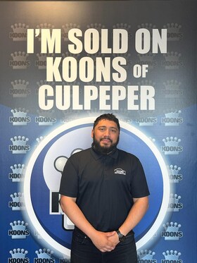 Staff member Edwin Hernandez from ID_f9fc4e798c1a