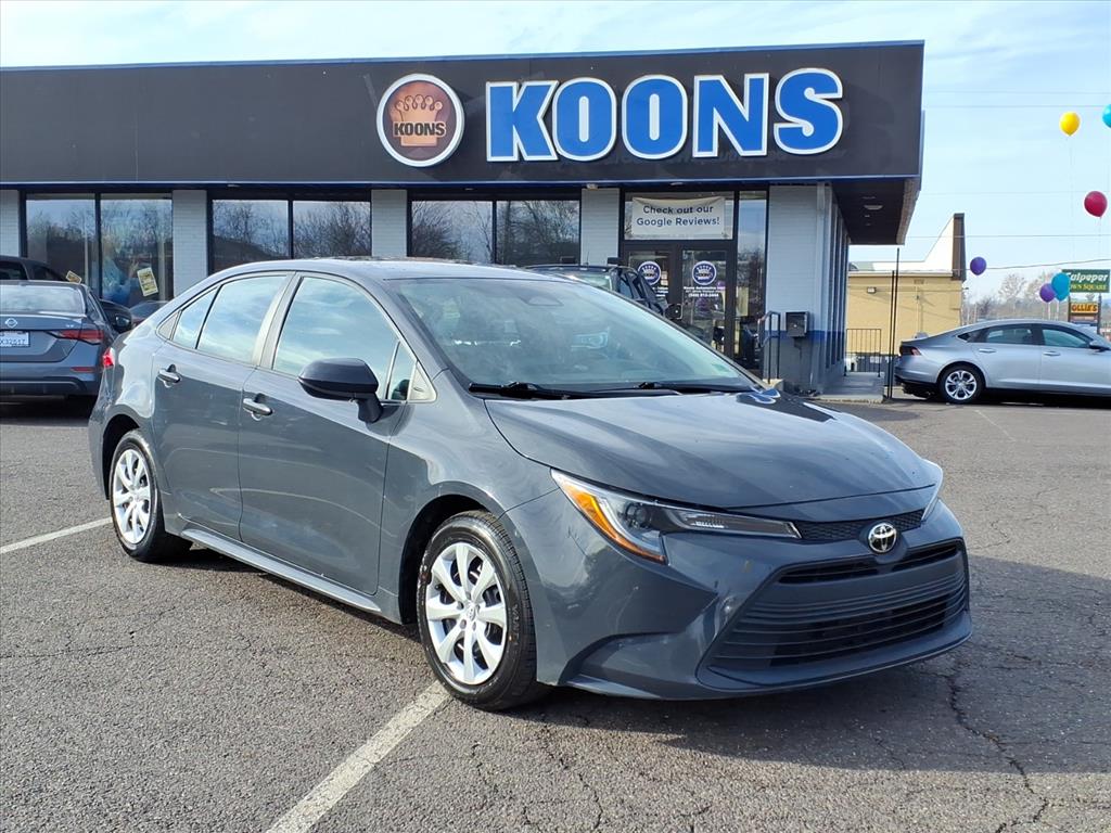 2023 Toyota Corolla LE's photo