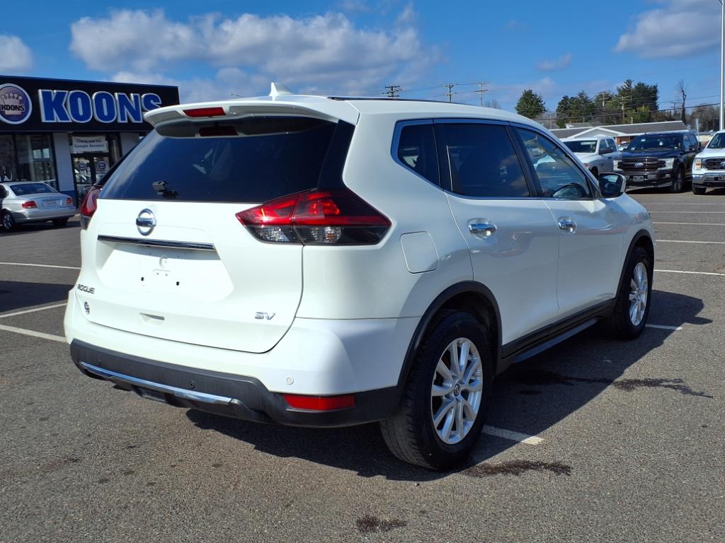 2020 Nissan Rogue SV photo 2