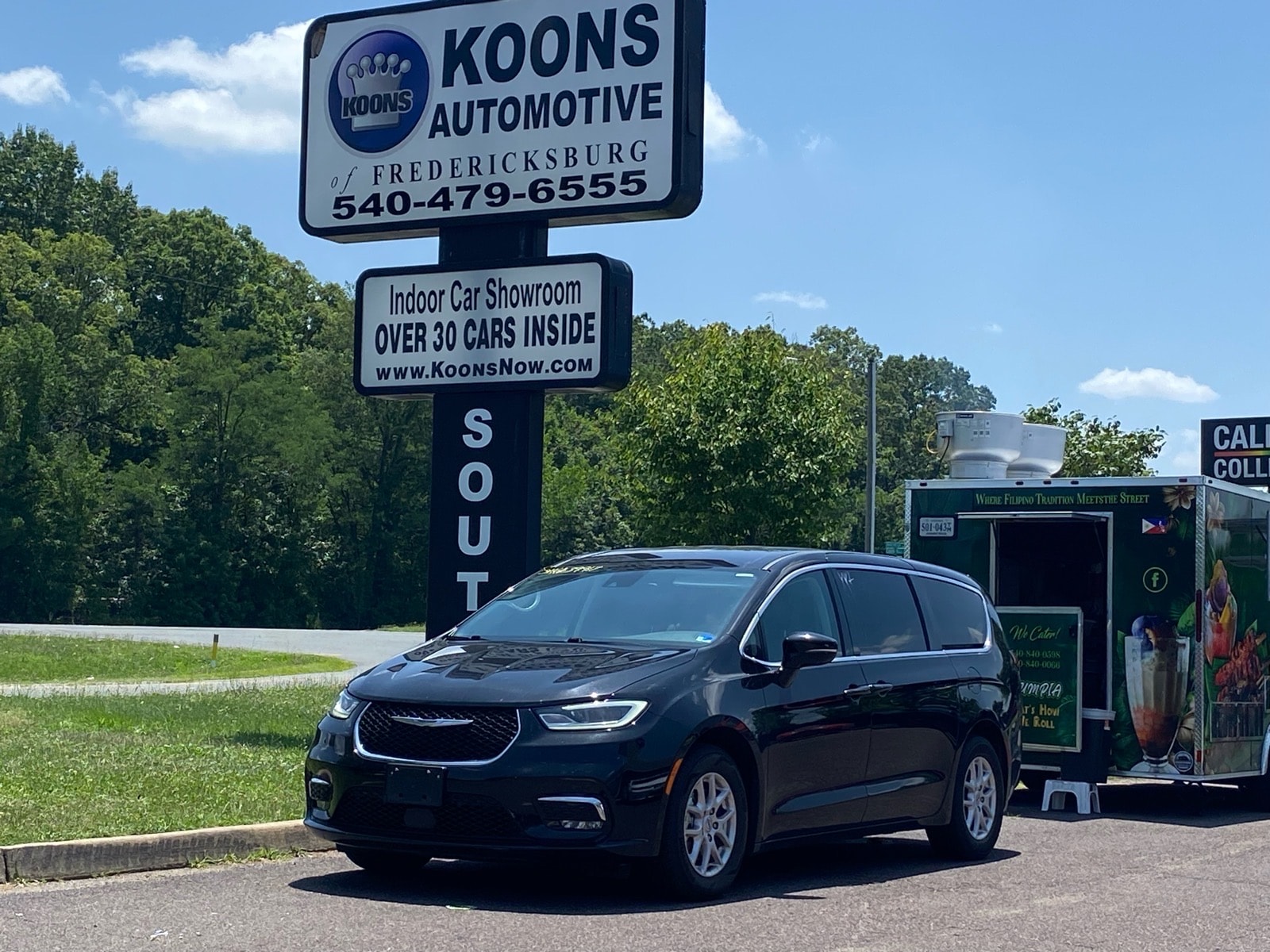 2024 Chrysler Pacifica Touring L's photo