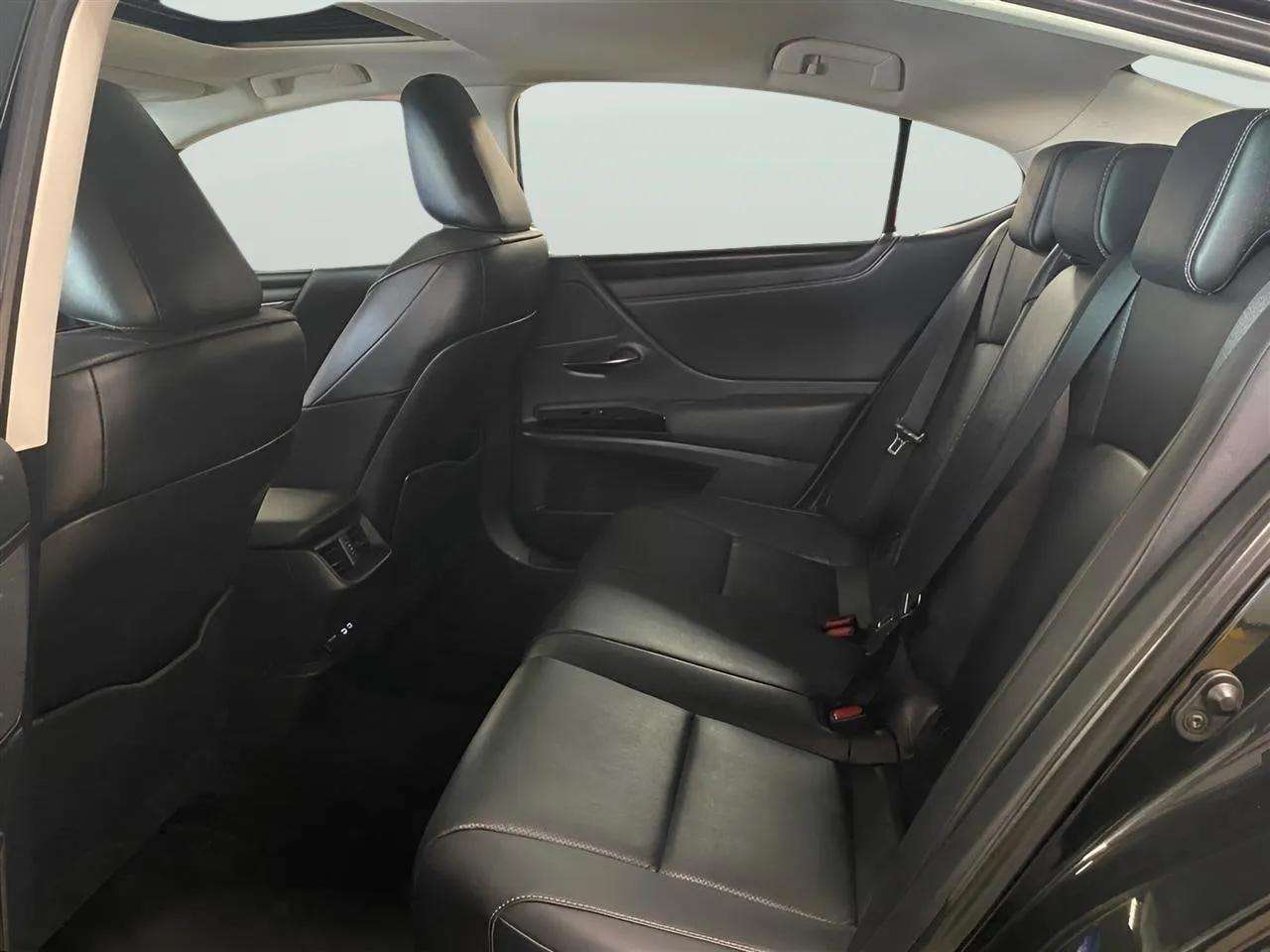 2023 Lexus ES 350 - Photo 15
