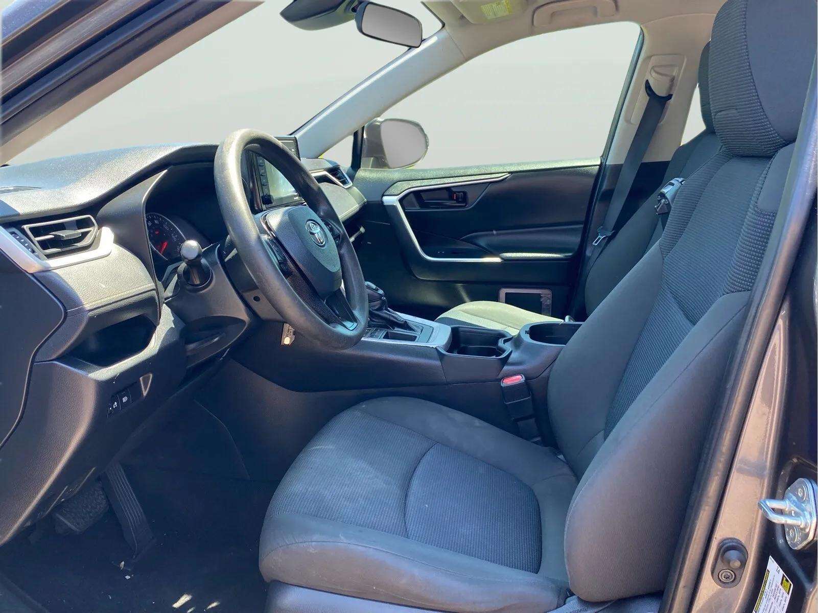 2021 Toyota RAV4 LE - Photo 12