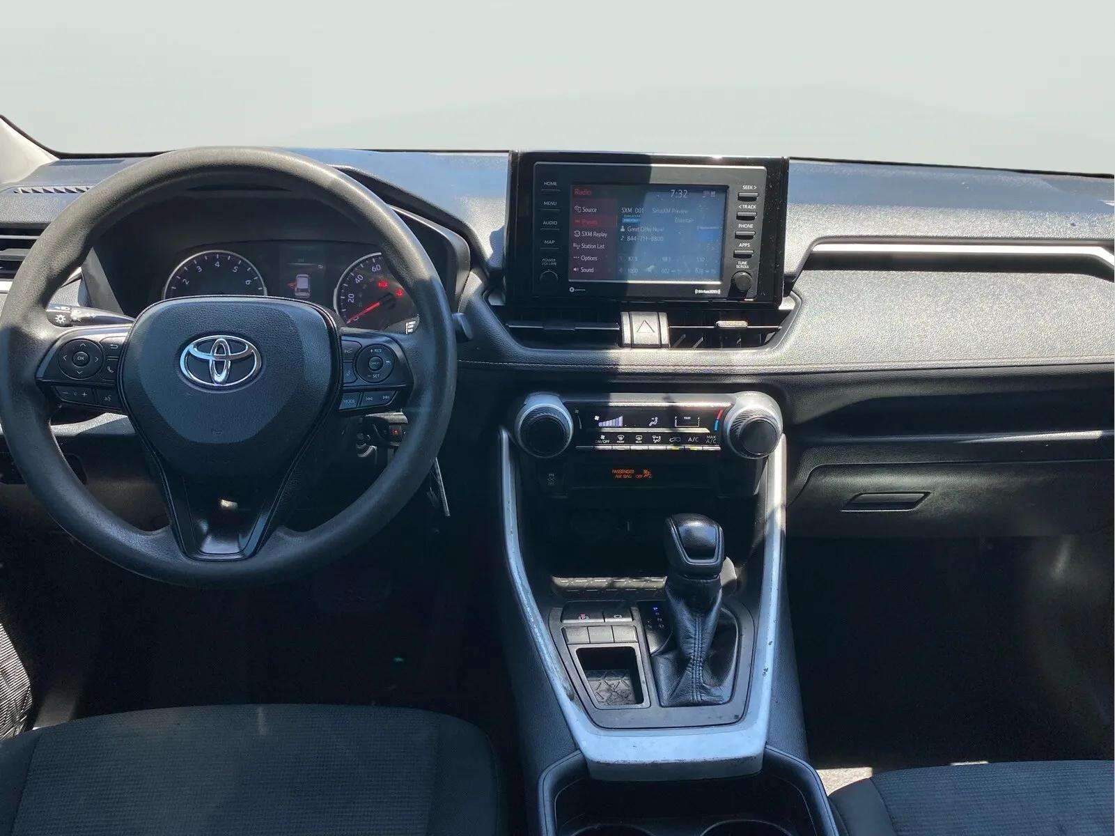 2021 Toyota RAV4 LE - Photo 11