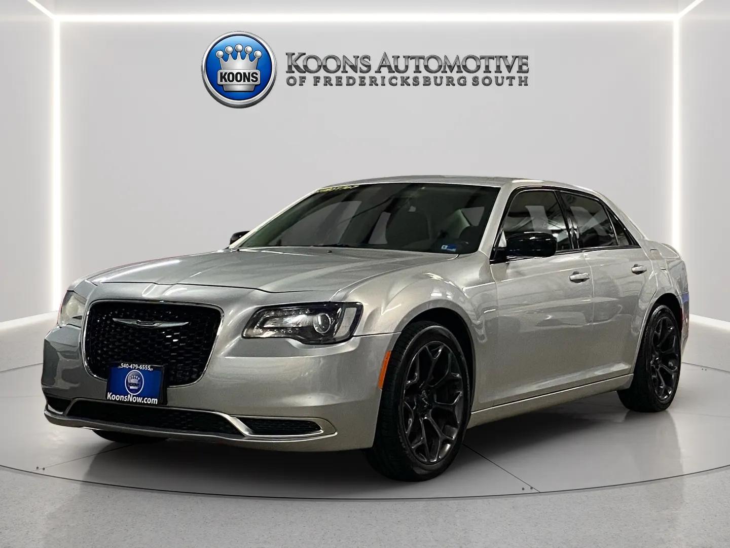 2019 Chrysler 300 Touring's photo
