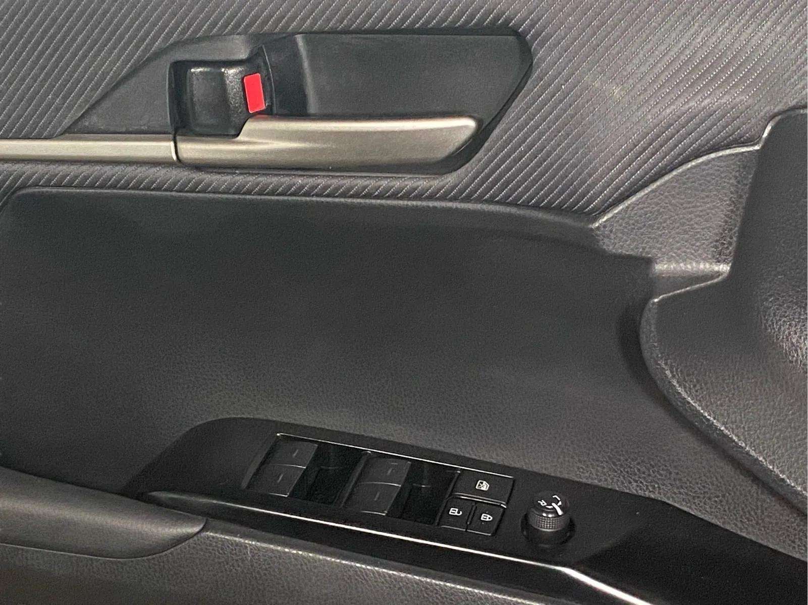 2025 Toyota Camry LE - Photo 18