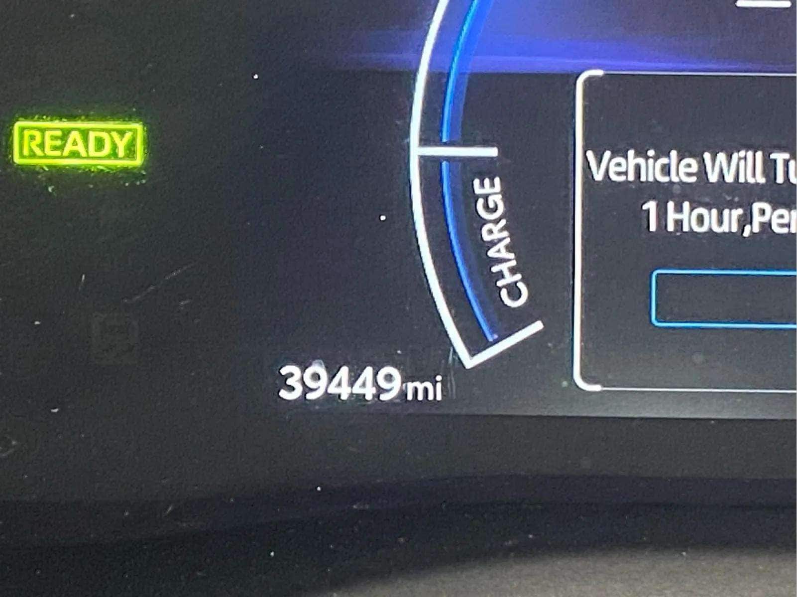 2025 Toyota Camry LE - Photo 13