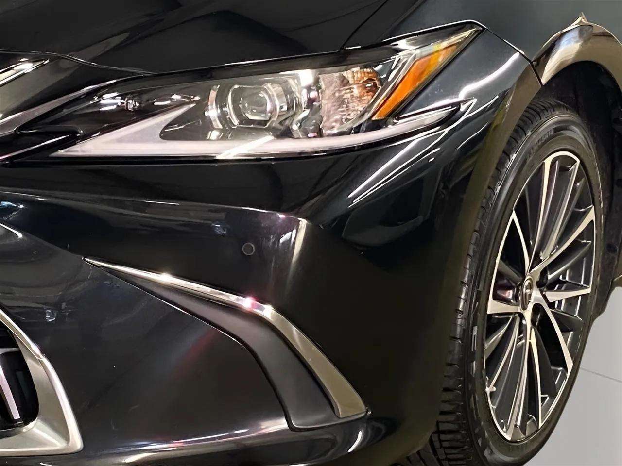 2023 Lexus ES 350 - Photo 17